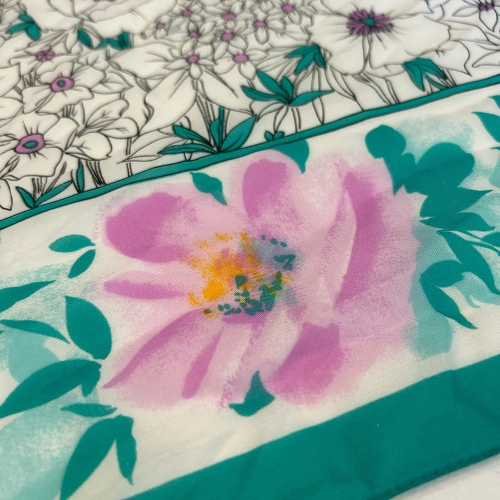 Vintage Floral 🌸 Scarf